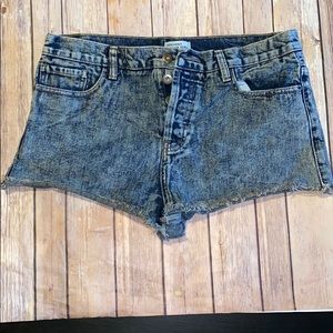 FOREVER 21 BLUE ACID WASH SHORTS